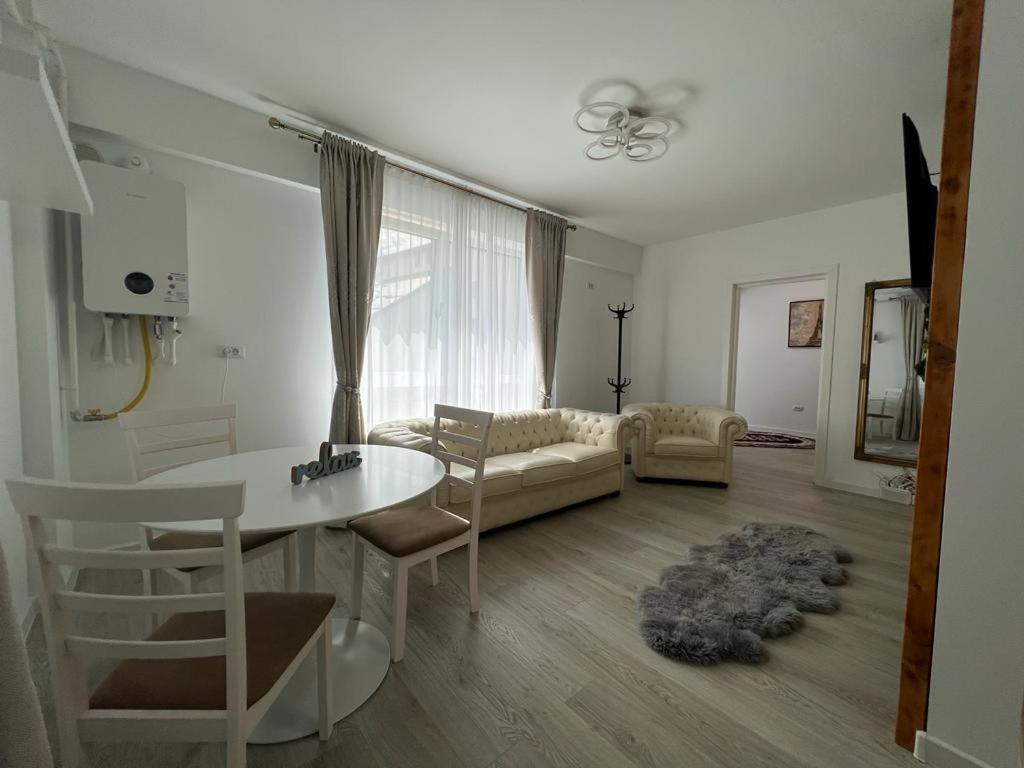 Cozy Accommodation Central City - Iasi Bagian luar foto