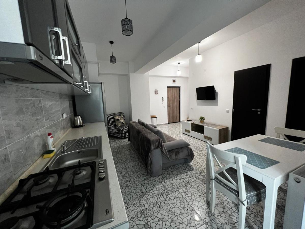 Cozy Accommodation Central City - Iasi Bagian luar foto