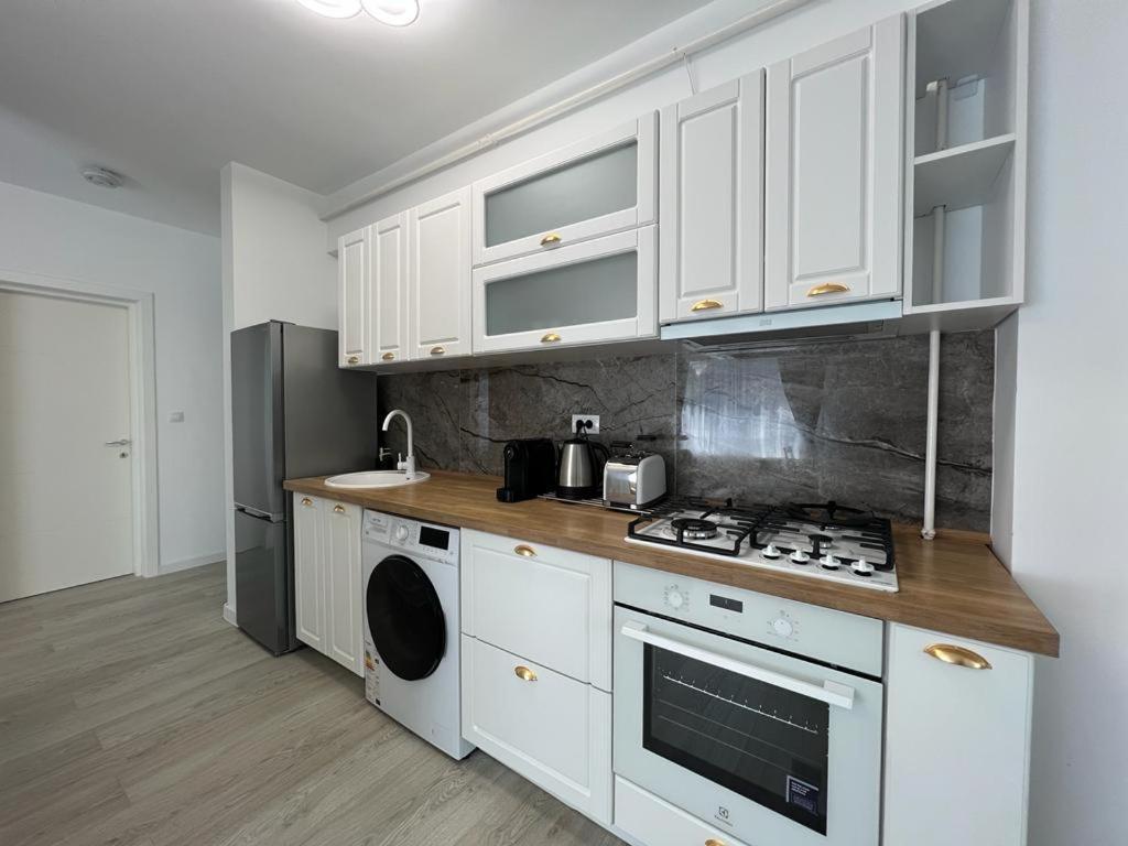 Cozy Accommodation Central City - Iasi Bagian luar foto