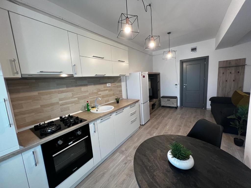 Cozy Accommodation Central City - Iasi Bagian luar foto