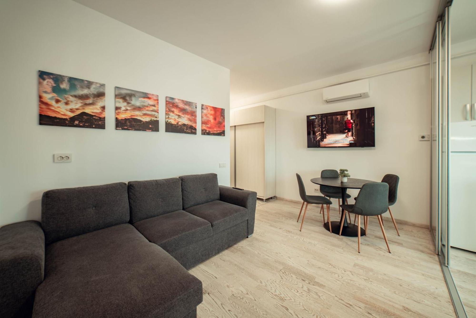 Cozy Accommodation Central City - Iasi Bagian luar foto